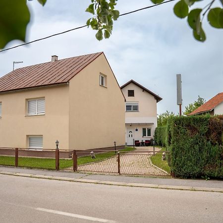 Apartman Mihovil Gospić Екстериор снимка