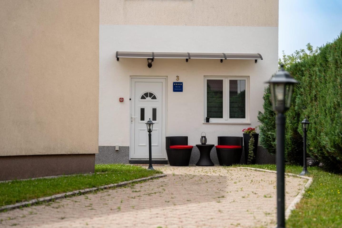 Apartman Mihovil Gospić Екстериор снимка