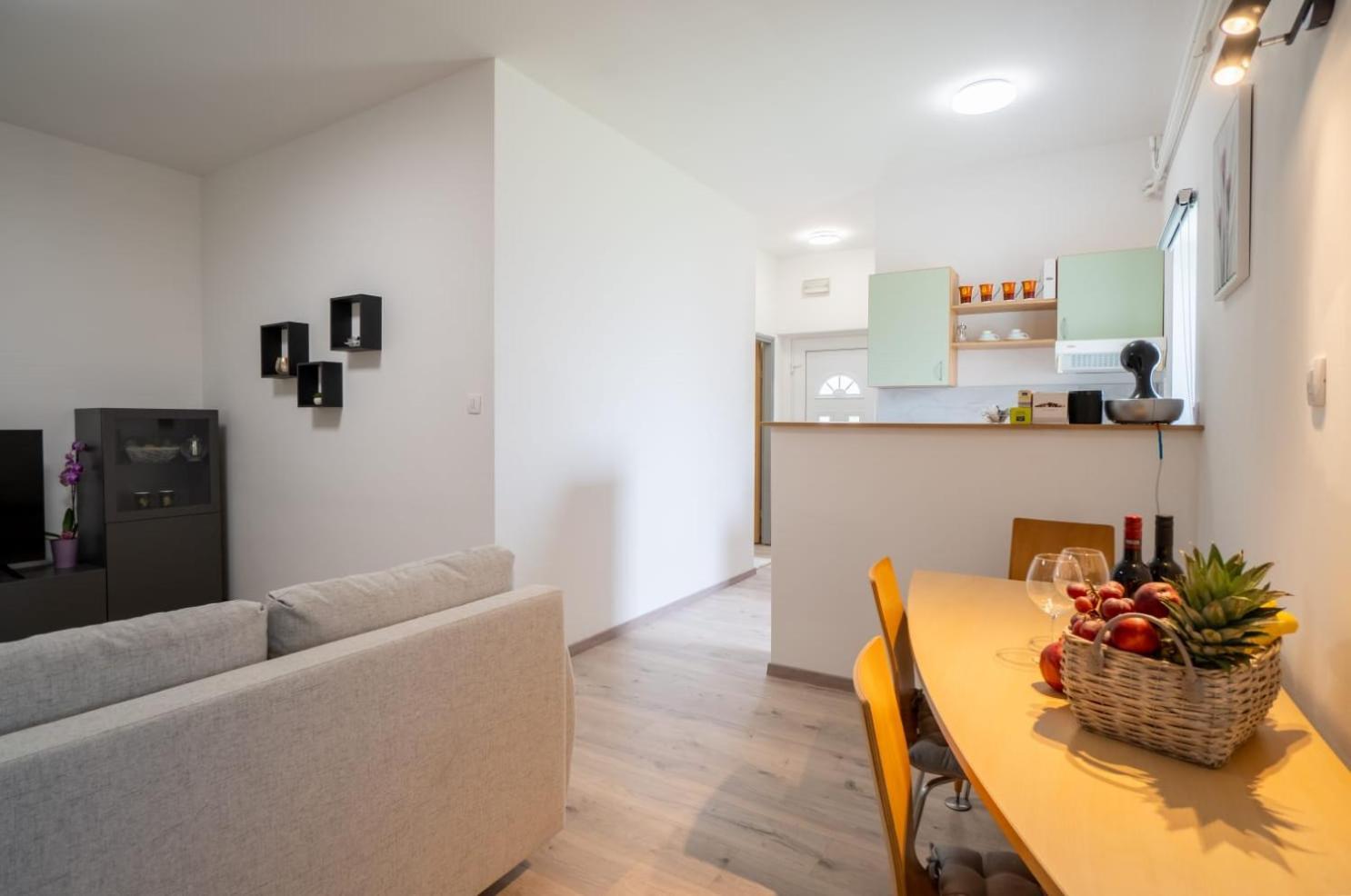 Apartman Mihovil Gospić Екстериор снимка