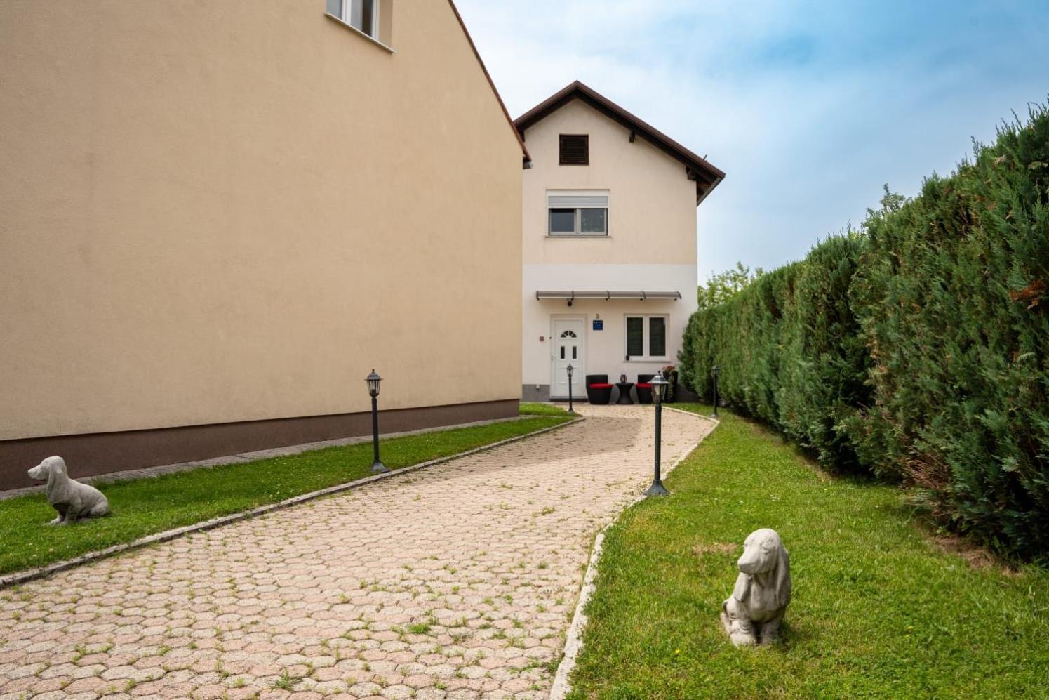 Apartman Mihovil Gospić Екстериор снимка