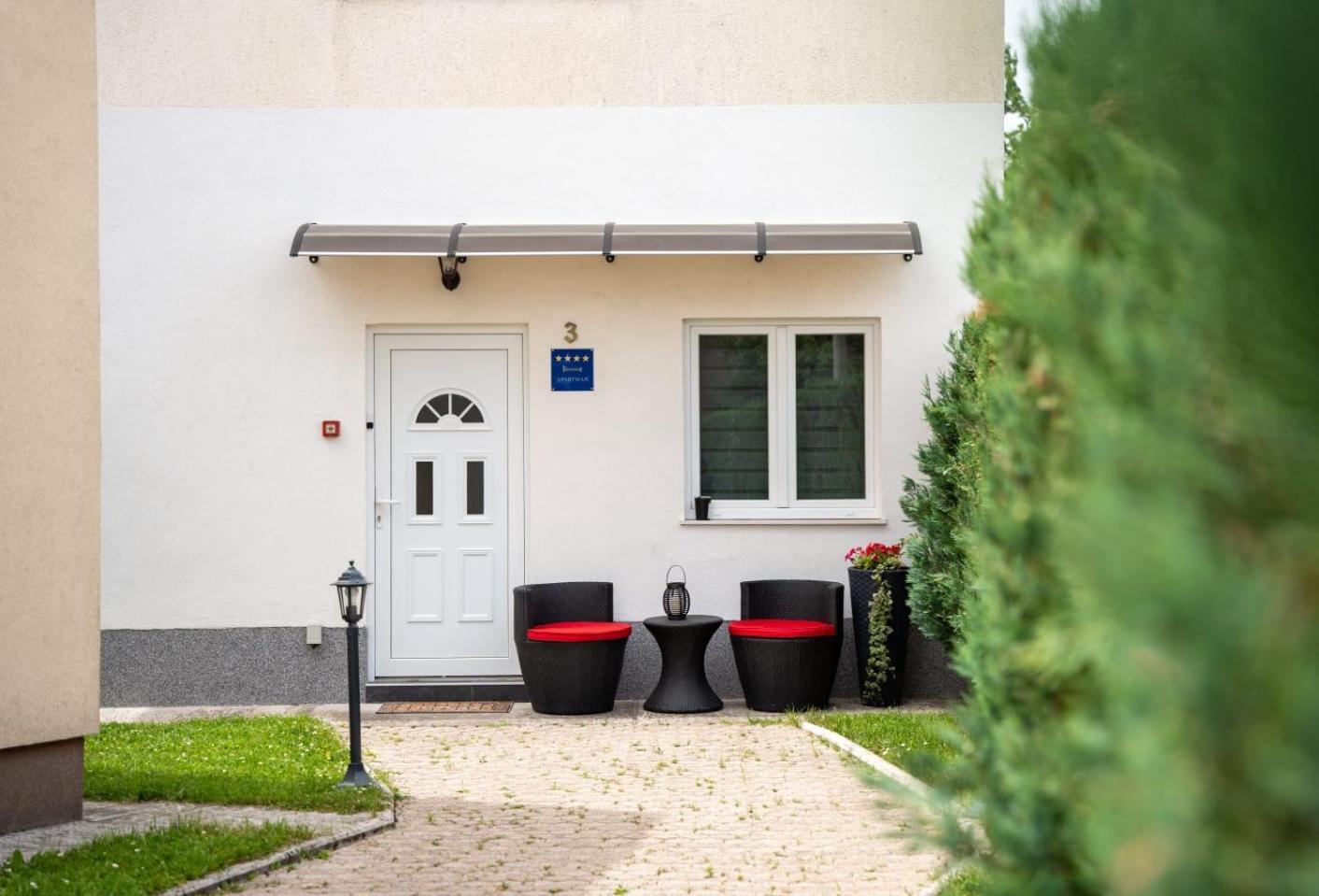 Apartman Mihovil Gospić Екстериор снимка