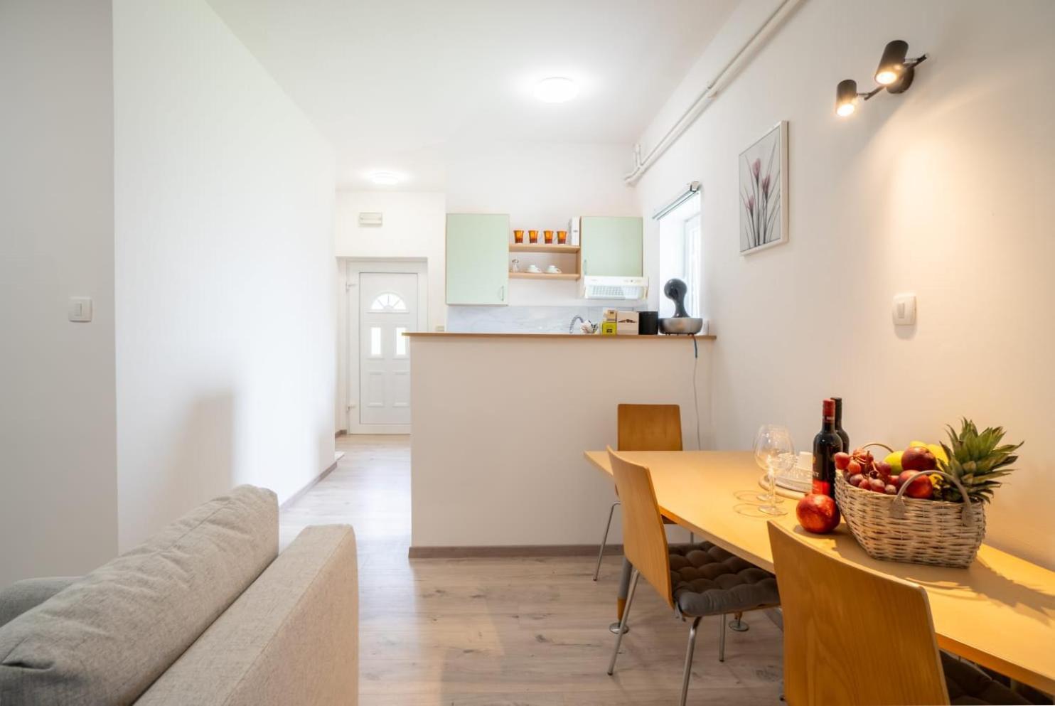 Apartman Mihovil Gospić Екстериор снимка